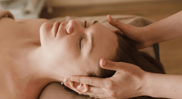 masaje craneo facial